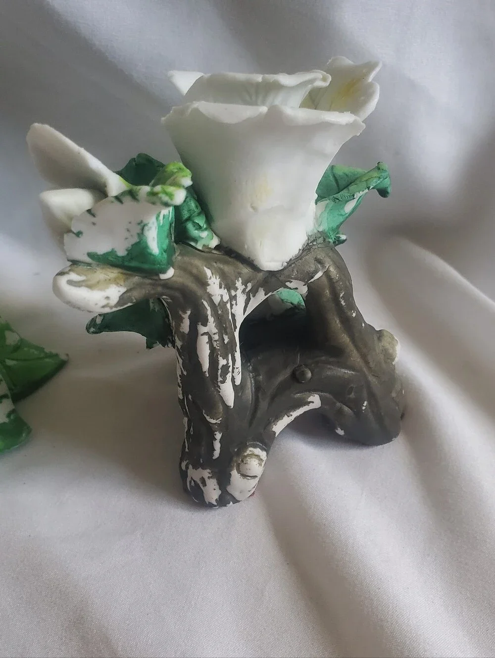 Capodimonte Style Vtg White Porcelain Ceramic Floral Accent Pair Green Leaves